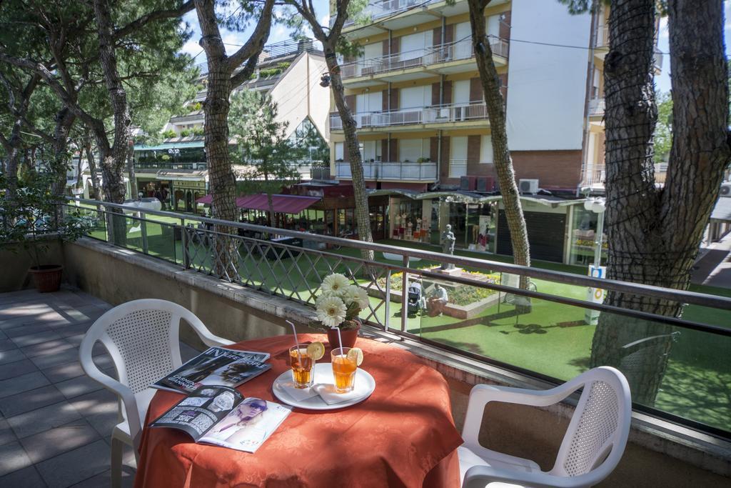 Hotel Colombo Riccione Dış mekan fotoğraf